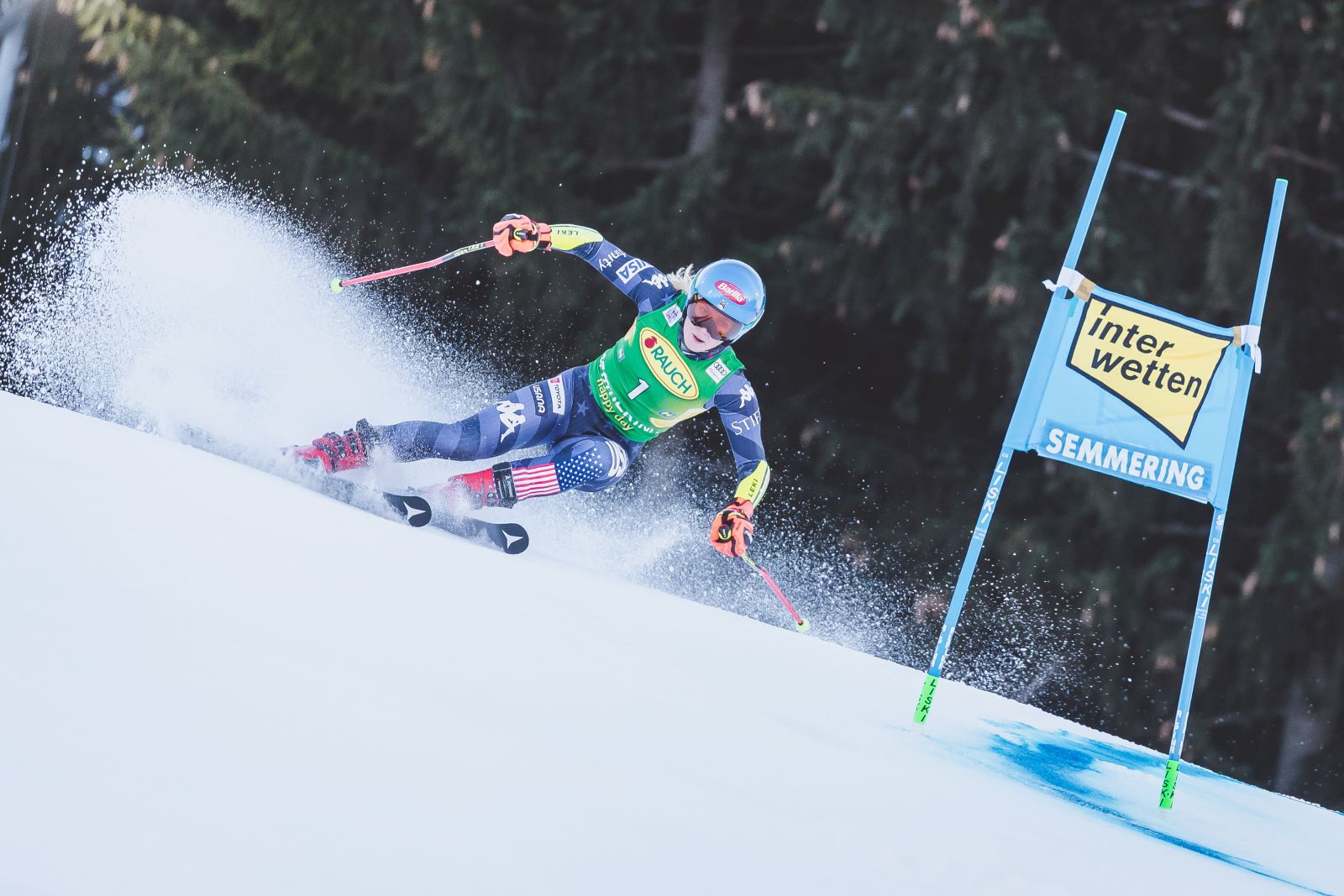 epa10379116 Mikaela Shiffrin of the USA in action during the first run of the Women's Giant Slalom of the FIS Ski Alpine World Cup in Semmering, Austria, 27 December 2022.  EPA/DOMINIK ANGERER