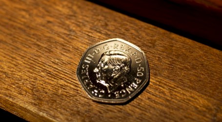 Stižu prve kovanice s likom britanskog kralja Charlesa III.