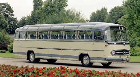 Mercedes-Benz O 321, legendarni linijski i gradski autobus, uveden 6. prosinca 1954.