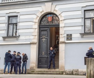 05.12.2022., Pula - Nakon dojave o bombi, sud u Puli je evakuiran a ispred suda je policija. Photo: Srecko Niketic/PIXSELL