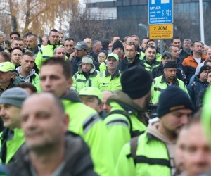 07.12.2022., Zagreb - Ispred ulaza u gradsku tvrtku Cistoca organiziran je prosvjed nezadovoljnih radnika. Photo: Matija Habljak/PIXSELL