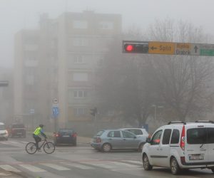 11.11.2022., Karlovac - Karlovac se jutros probudio okovan gustom maglom. Photo: Kristina Stedul Fabac/PIXSELL
