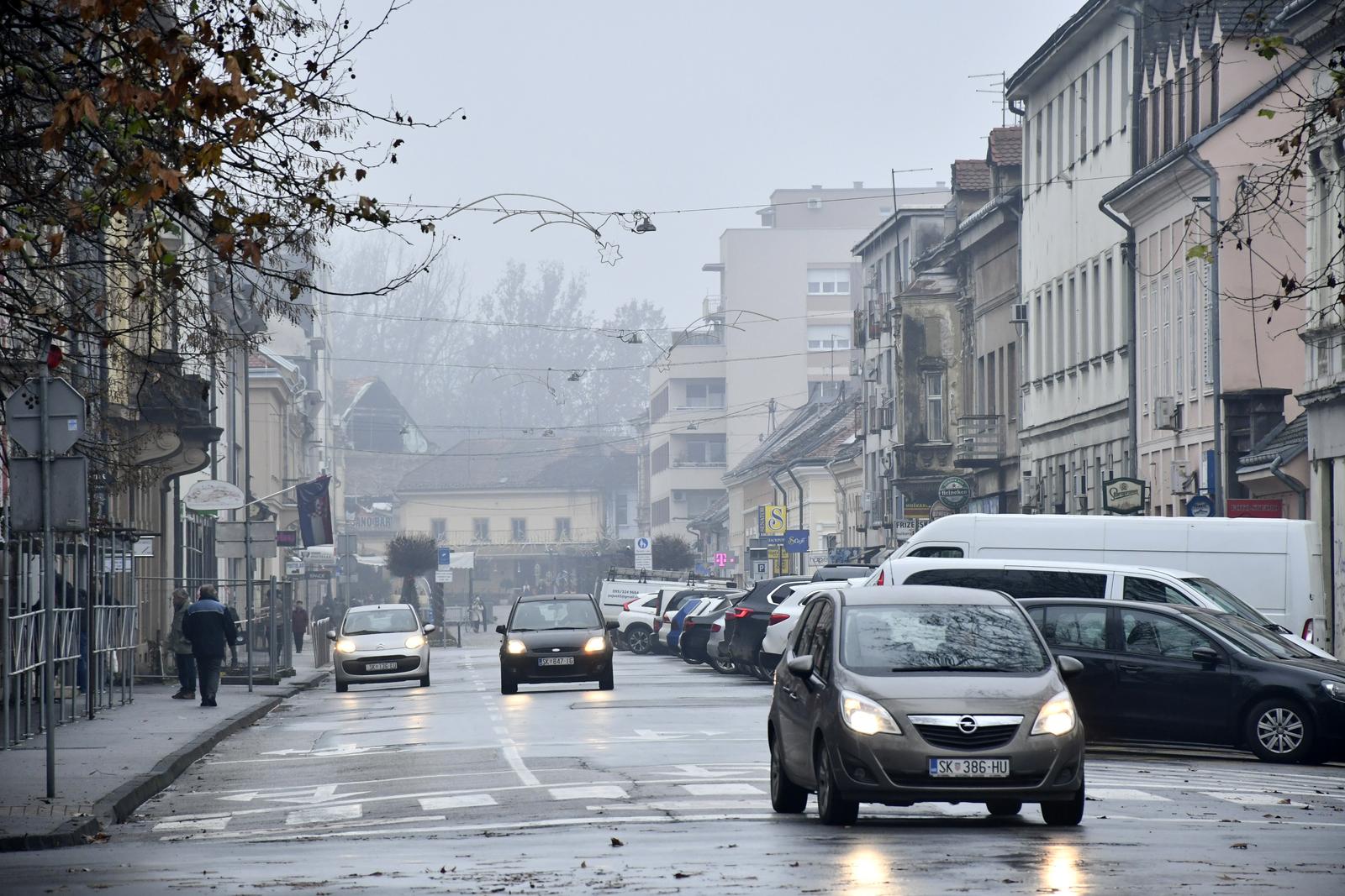 16.12.2022., Sisak - Prijepodnevna magla u gradu.

  Photo: Nikola Cutuk/PIXSELL