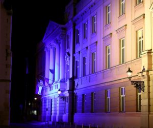 26.02.2022., Zagreb - Zgrade Vlade i Sabora zasvijetlile u bojama Ukrajinske zastave. Photo: Luka Stanzl/PIXSELL