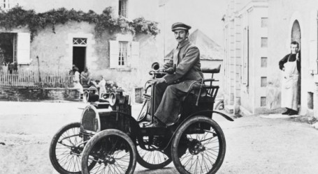 Koji je automobil uveo kardansko vratilo? Renault Voiturette, predstavljen 24. prosinca 1898.
