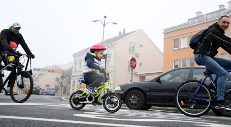 ‘Bicibus’: U Barceloni, Rouenu, Portlandu i Glasgowu biciklisti u konvoju imaju siguran prolaz