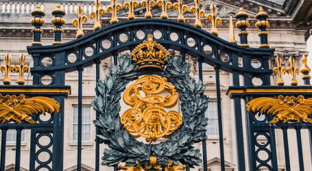 Buckinghamska palača: Kruna svetog Edvarda bit će prilagođena za kralja Karla