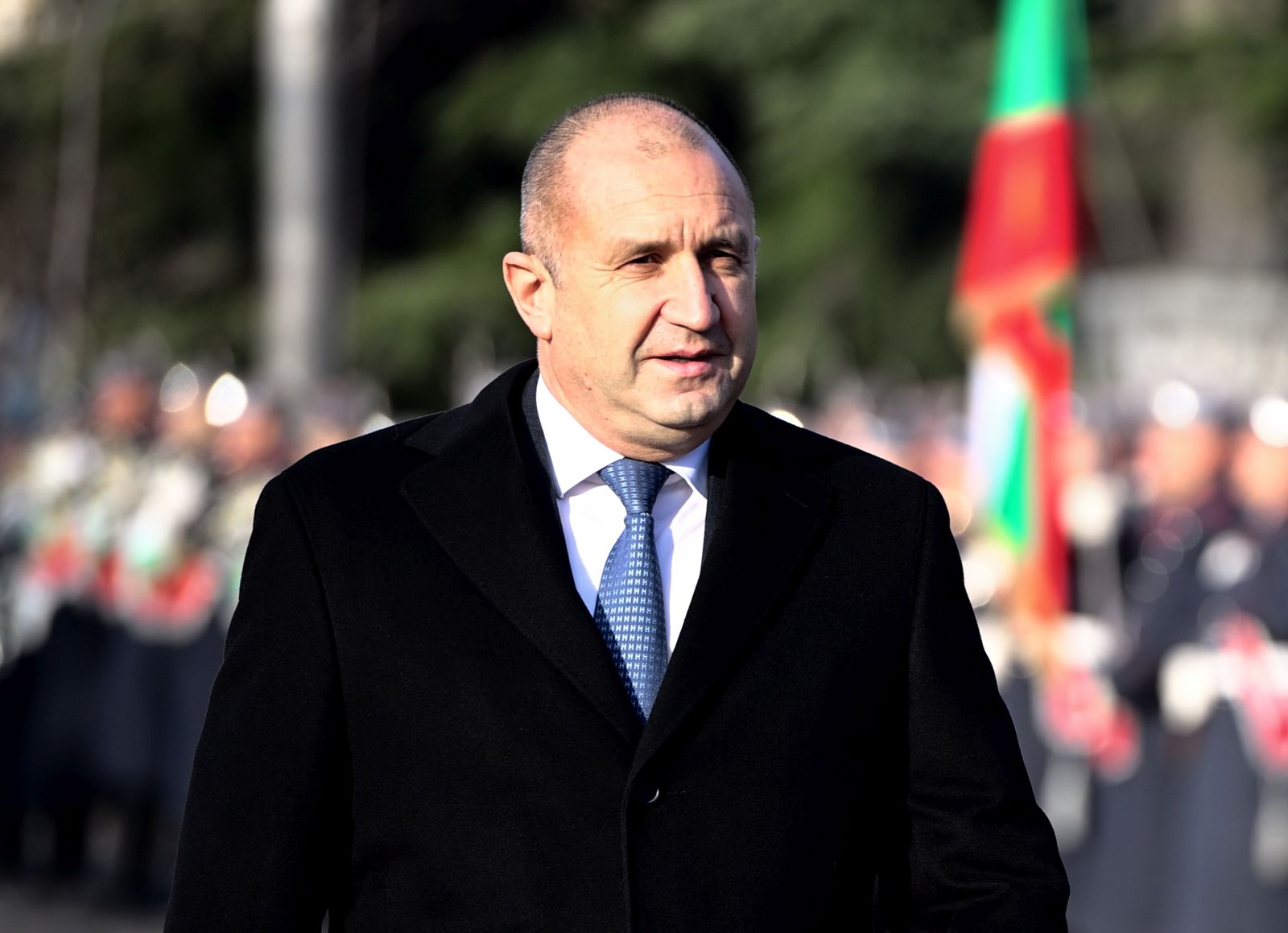 epa10354591 Bulgarian President Rumen Radev (L) and President of Greece, Katerina Sakellaropoulou (R), review the honour guard during an official welcome ceremony in Sofia, Bulgaria, 08 December 2022. President of Greece Katerina Sakellaropoulou arrived on a one-day official visit in Bulgaria.  EPA/VASSIL DONEV