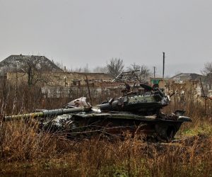 epa10363870 A destroyed tank in the village of Kam'yanka, near Izium, Kharkiv region, Ukraine, 13 December 2022, amid Russia's military invasion. Kharkiv and surrounding areas have been the target of heavy shelling since February 2022, when Russian troops entered Ukraine starting a conflict that has provoked destruction and a humanitarian crisis. At the beginning of September, the Ukrainian army pushed Russian forces from occupied territory northeast of the country in counterattacks.  EPA/SERGIY KOZLOV