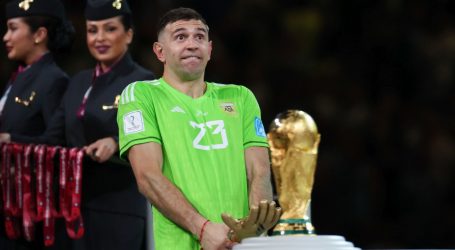 FIFA otvorila postupak i protiv svjetskih prvaka. Martinez suočen s kaznom nakon ‘one’ geste sa Zlatnom rukavicom