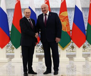 epa10373941 Russian President Vladimir Putin and Belarusian President Alexander Lukashenko shake hands before their meeting at the Palace of Independence in Minsk, Belarus, 19 December 2022. Vladimir Putin holds talks with his Belarusian counterpart and to discuss the issues of security in the region and joint measures to respond to challenges.  EPA/KONSTANTIN ZAVRAZHIN/SPUTNIK/KREMLIN POOL MANDATORY CREDIT