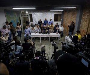 epa10375963 Venezuelan opposition member Alfonso Marquina (C) speaks during a press conference calling for the cancellation of support to the interim government of Juan Guaido, in Caracas, Venezuela, 21 December 2022.  EPA/MIGUEL GUTIERREZ