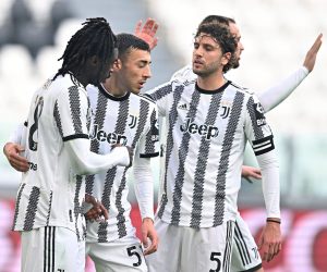 epa10376419 (L-R) Juventus' Moise Kean celebrates with teammates Alessandro Pio Riccio and Manuel Locatelli after scoring the 1-0 goal during the friendly soccer match between Juventus FC and HNK Rijeka at the Allianz Stadium in Turin, Italy, 22 December 2022.  EPA/Alessandro Di Marco
