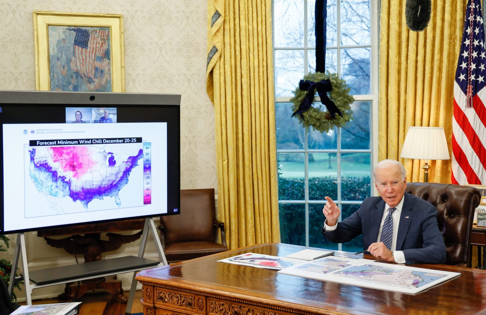 epa10376473 President Joe Biden issues warnings and travel advisories from the White House for the United States as a severe weather system threatens to impact most of the country in Washington D.C, USA, 22 December 2022. The weather system which is being called a 'Bomb Cyclone' threatens to disrupt travel and create life threatening conditions for large parts of the country over the December 25th Christmas Weekend.  EPA/Jemal Countess / POOL