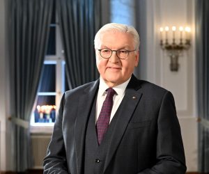 epa10377017 German President Frank-Walter Steinmeier poses for a photo during the recording of his annual Christmas television address to the nation, at his official residence Bellevue Palace in Berlin, Germany, 22 December 2022 (issued 23 December 2022).  EPA/FILIP SINGER / POOL ATTENTION EDITORS - EMBARGOED FOR PUBLICATION UNTIL DECEMBER 24, 2022 AT 00:01 CET (DECEMBER 23, 2022 AT 23:01 GMT) *** Local Caption *** ATTENTIOMN EDTIROS: EMBARGOED FOR PUBLICATION UNTIL DECEMBER 24, 2022 at 00:00 CET