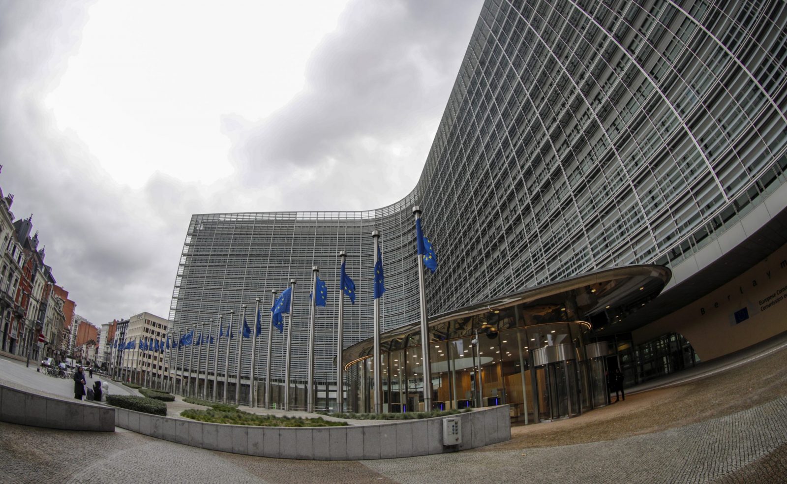 epa10381440 The European Commission headquarters Berlaymont building in Brussels, Belgium, 29 December 2022. The EU Health Security Committee will meet on 29 December as China reopens its borders for travelers in the middle of a local COVID-19 crisis.  EPA/OLIVIER HOSLET