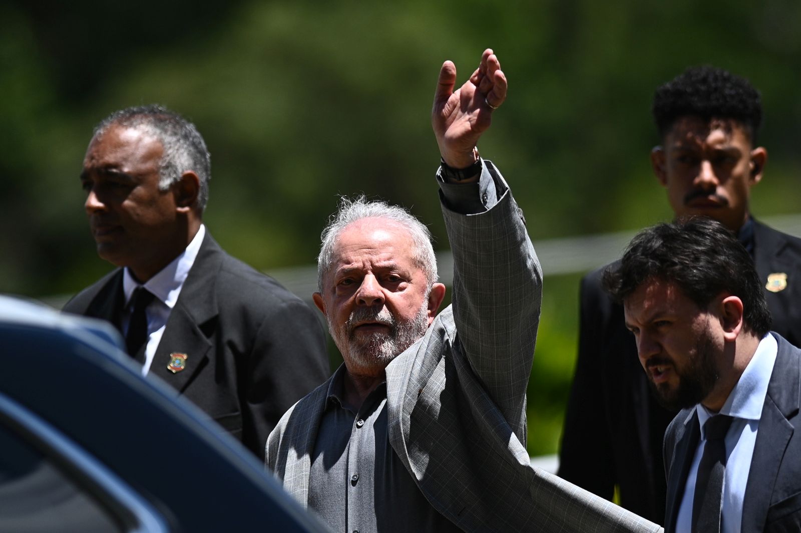 epa10381661 The elected president of Brazil, Luiz Inacio Lula da Silva, arrives to offer a press conference to announce ministers of his future government, in Brasília, Brazil, 29 December 2022. Lula da Silva, who will take office on 01 January 2023, announced on 29 December 16 new ministers, with which his cabinet will have a total of 37 portfolios, one of them devoted for the first time to indigenous affairs.  EPA/Andre Borges