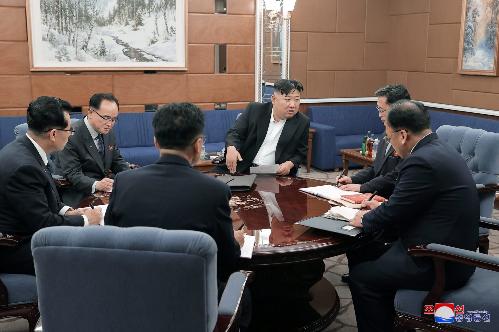 epa10382328 A photo released by the official North Korean Central News Agency (KCNA) shows North Korean supreme leader Kim Jong-un (C) meeting with senior Workers' Party of Korea officials during the fourth-day session of the sixth enlarged meeting of the eighth Central Committee of the Workers' Party of Korea in Pyongyang, North Korea, 29 December 2022 (issued 30 December 2022).  EPA/KCNA   EDITORIAL USE ONLY