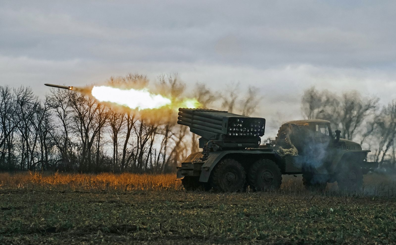 epa10390835 Ukrainian forces fire a multiple rocket launcher at a front line near Bakhmut, Donetsk area, Ukraine, 04 January 2023 (issued 05 January 2023). Heavy fighting is taking place in the region. Russian troops entered Ukraine on 24 February 2022 starting a conflict that has provoked destruction and a humanitarian crisis.  EPA/GEORGE IVANCHENKO