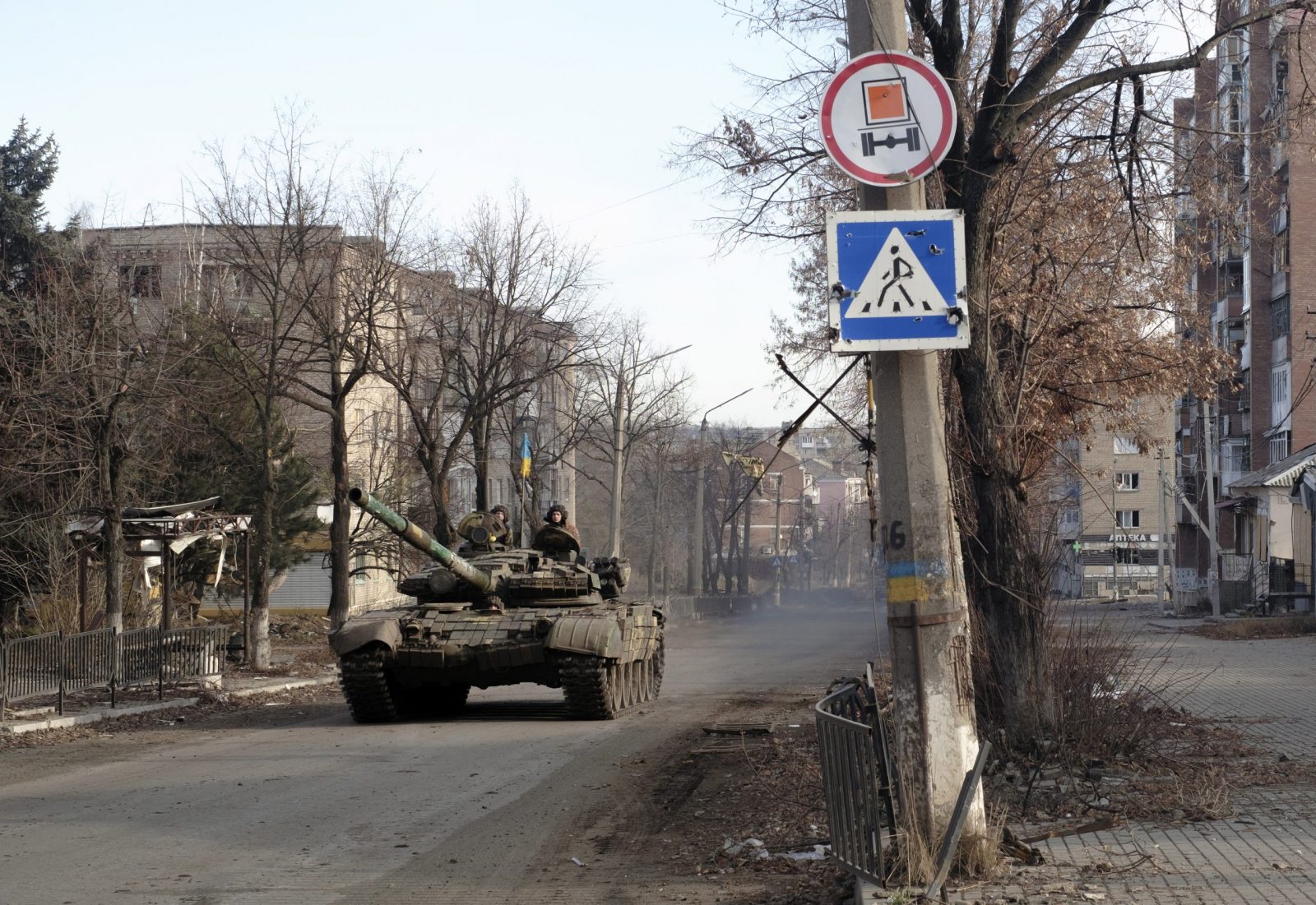 epa10390837 Ukrainian forces drive a tank across a street in the city of Bakhmut, Donetsk area, Ukraine, 04 January 2023 (issued 05 January 2023). Heavy fighting is taking place in the region. Russian troops entered Ukraine on 24 February 2022 starting a conflict that has provoked destruction and a humanitarian crisis.  EPA/GEORGE IVANCHENKO