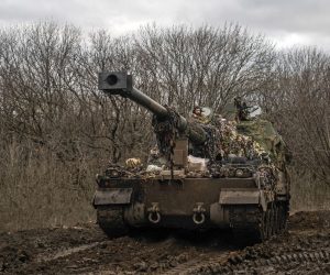 epa10390838 Ukrainian forces operate with a self-propelled tracked gun-howitzer 'Krab' at a front line near the city of Bakhmut, Donetsk area, Ukraine, 04 January 2023 (issued 05 January 2023). Heavy fighting is taking place in the region. Russian troops entered Ukraine on 24 February 2022 starting a conflict that has provoked destruction and a humanitarian crisis.  EPA/GEORGE IVANCHENKO
