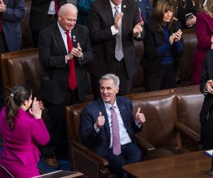 epa10392851 Republican Leader Kevin McCarthy (C) gestures on the House floor during another round of votes for him to be speaker of the House of Representatives in the US Capitol in Washington, DC, USA, 06 January 2023. McCarthy's leadership bid is in its fourth day; it is the longest speaker contest in the US in 164 years.  EPA/JIM LO SCALZO