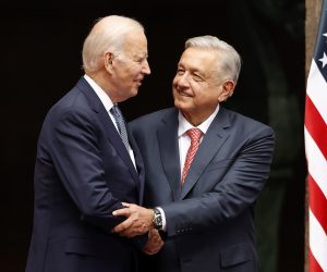 epa10397370 US President Joe Biden (L) and President of Mexico Andres Manuel Lopez Obrador pose at the National Palace in Mexico City, Mexico, 09 January 2023. Biden and Obrador will participate in the North American Leaders Summit with Canadian Prime Minister Justin Trudeau.  EPA/Jose Mendez
