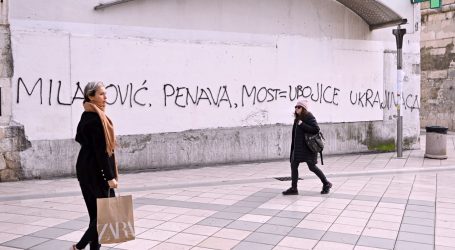 Po splitskim zgradama osvanuli grafiti protiv Milanovića i Penave