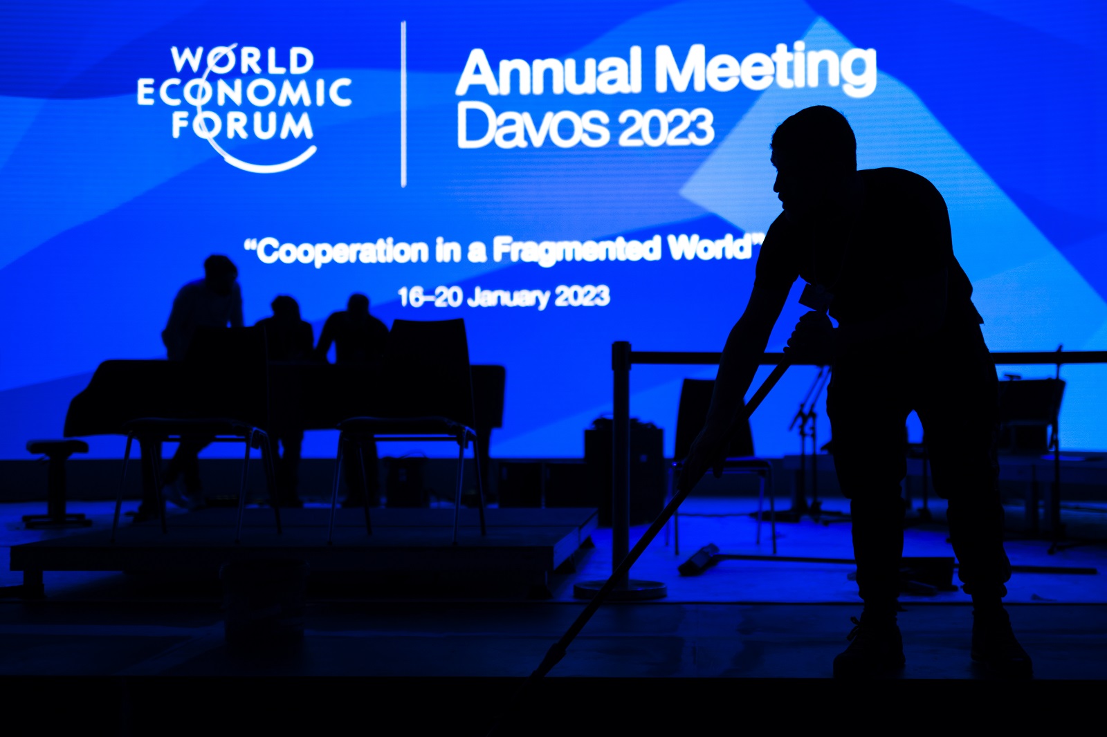 epa10406532 Workers set the main stage on the eve of the 52nd annual meeting of the World Economic Forum (WEF) in Davos, Switzerland, 15 January 2023. The meeting brings together entrepreneurs, scientists, corporate and political leaders in Davos under the topic 'Cooperation in a Fragmented World' from 16 to 20 January.  EPA/GIAN EHRENZELLER