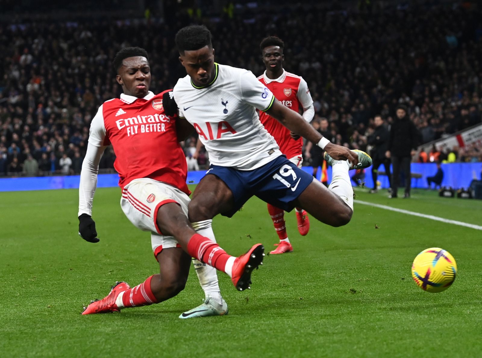 epa10407313 Ryan Sessegnon (R) of Tottenham in action against Eddie Nketiah of Arsenal during the English Premier League soccer match between Tottenham Hotspur and Arsenal London in London, Britain, 15 January 2023.  EPA/Neil Hall EDITORIAL USE ONLY. No use with unauthorized audio, video, data, fixture lists, club/league logos or 'live' services. Online in-match use limited to 120 images, no video emulation. No use in betting, games or single club/league/player publications