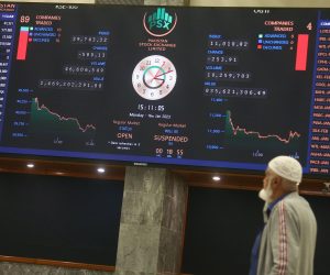 epa10408939 A Pakistani stockbroker monitors the latest share prices development during a trading session at the Pakistan Stock Exchange (PSX) in Karachi, Pakistan, 16 January 2023. The benchmark PSE-100-Index went down 608.06 points to close at a total of 39,770.7 at the end of the trading day.  EPA/REHAN KHAN