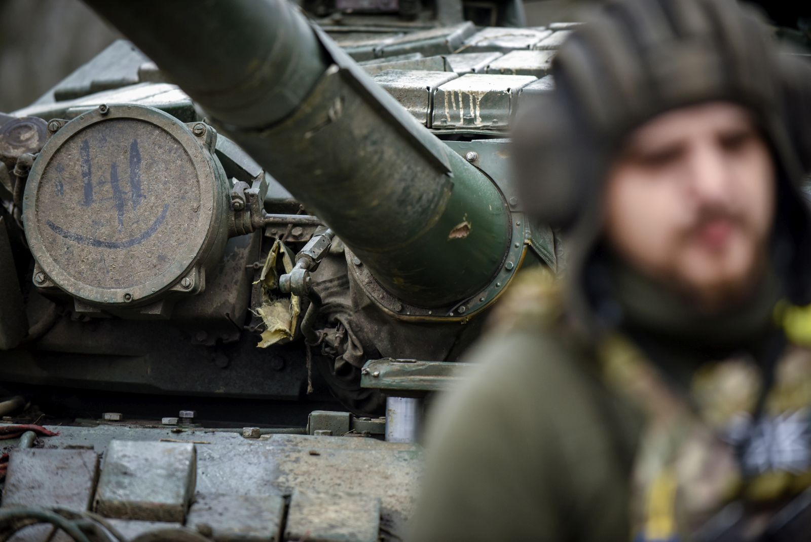 epaselect epa10413476 A Ukrainian soldier stands beside a T-72 tank in the Donetsk region, eastern Ukraine, 18 January 2023. Britain’s defence secretary Ben Wallace confirmed on Monday that the UK would send Ukraine 14 of its own Challenger 2 tanks. Russian troops entered Ukraine on 24 February 2022 starting a conflict that has provoked destruction and a humanitarian crisis.  EPA/OLEG PETRASYUK