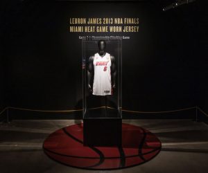 epa10418733 A jersey worn by basketball player LeBron James during game 7 of the 2013 NBA Finals on display as part of an auction preview at Sotheby's in New York, New York, USA, 20 January 2023. The jersey is expected sell for $3 - $5 million/€2.7 -€4.6 million during Sotheby's 'The One' auction on 27 January 2023.  EPA/JUSTIN LANE