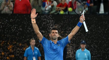 Novi bolovi u bedru nisu ga zaustavili: Đoković u osmini finala Australian Opena