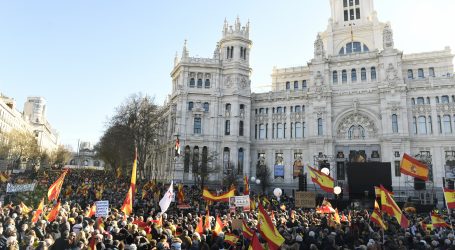 Madrid: Tisuće ljudi prosvjedovale protiv španjolske vlade, skup podržale desničarske stranke