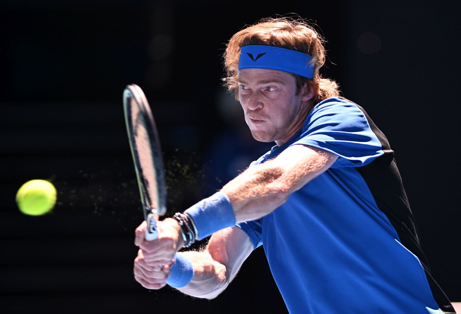 epa10424146 Andrey Rublev of Russia in action against Holger Rune of Denmark during their fourth round match during the 2023 Australian Open tennis championship at Melbourne Park in Melbourne, Australia, 23 January 2023.  EPA/JAMES ROSS  AUSTRALIA AND NEW ZEALAND OUT