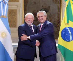 epa10424994 A handout photo made available by Argentina Presidency shows Argentina's President Alberto Fernandez (R) greeting his Brazilian counterpart Luiz Inacio Lula da Silva (L) during a meeting in Buenos Aires, Argentina, 23 January 2023.  EPA/PRESIDENCY OF ARGENTINA / HANDOUT EDITORIAL USE ONLY HANDOUT EDITORIAL USE ONLY/NO SALES