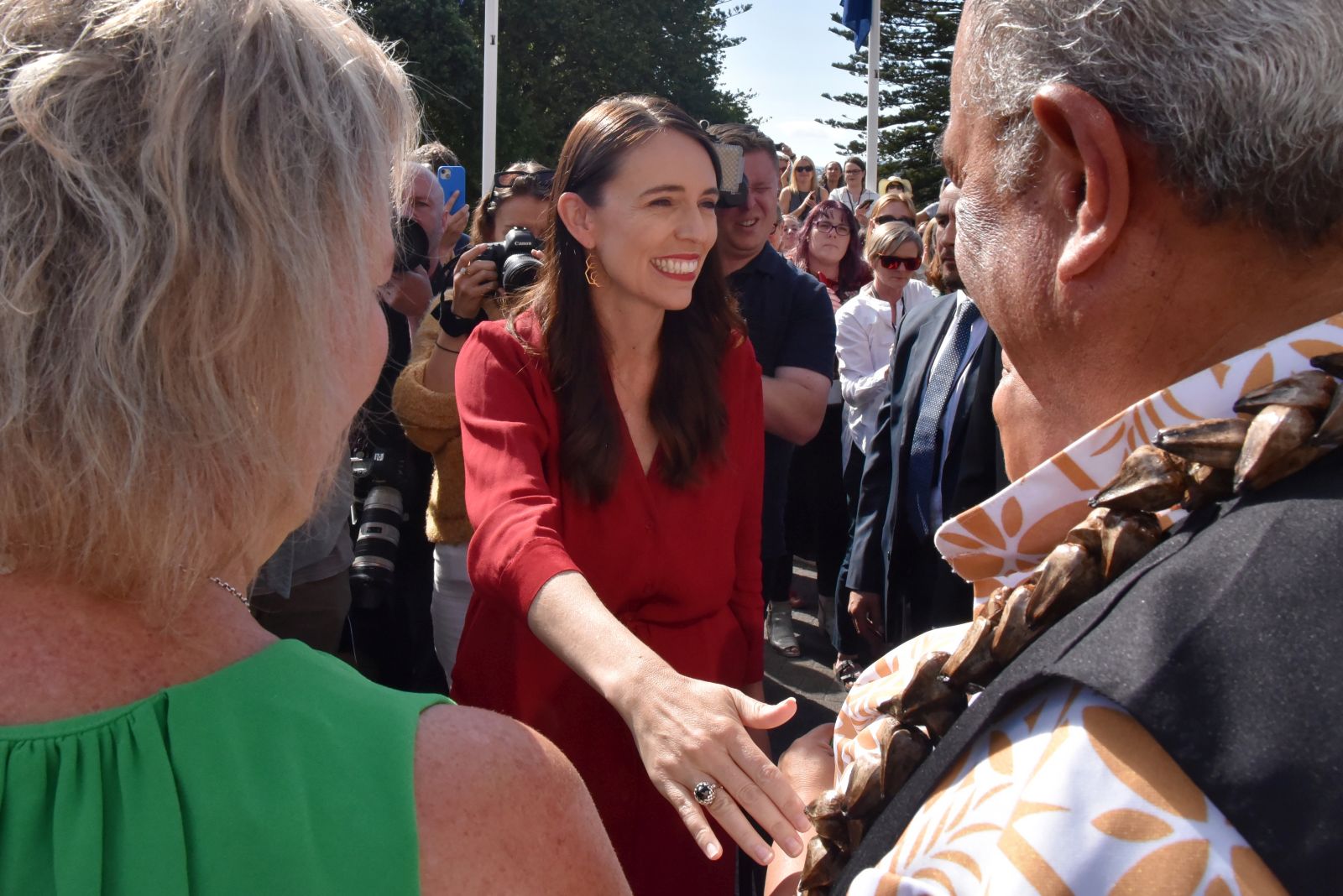 epa10427480 Jacinda Ardern (C) is greeted by well-wishing staff and MPs as she heads from Parliament House to Government House, to resign her position as New Zealand Prime Minister, in Wellington, 25 January 2023. Ardern announced her resignation as Prime Minister on 19 January 2023.  EPA/BEN MCKAY AUSTRALIA AND NEW ZEALAND OUT