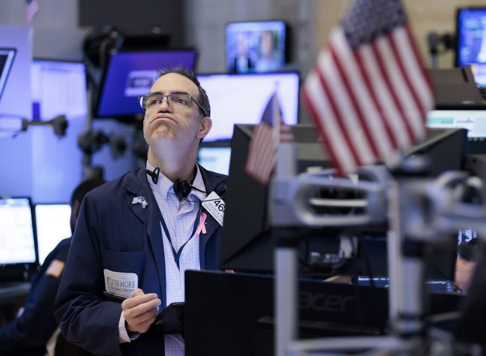 epa10428950 A trader works on the floor of the New York Stock Exchange at the start of the trading day in New York, New York, USA, 25 January 2023.  EPA/JUSTIN LANE