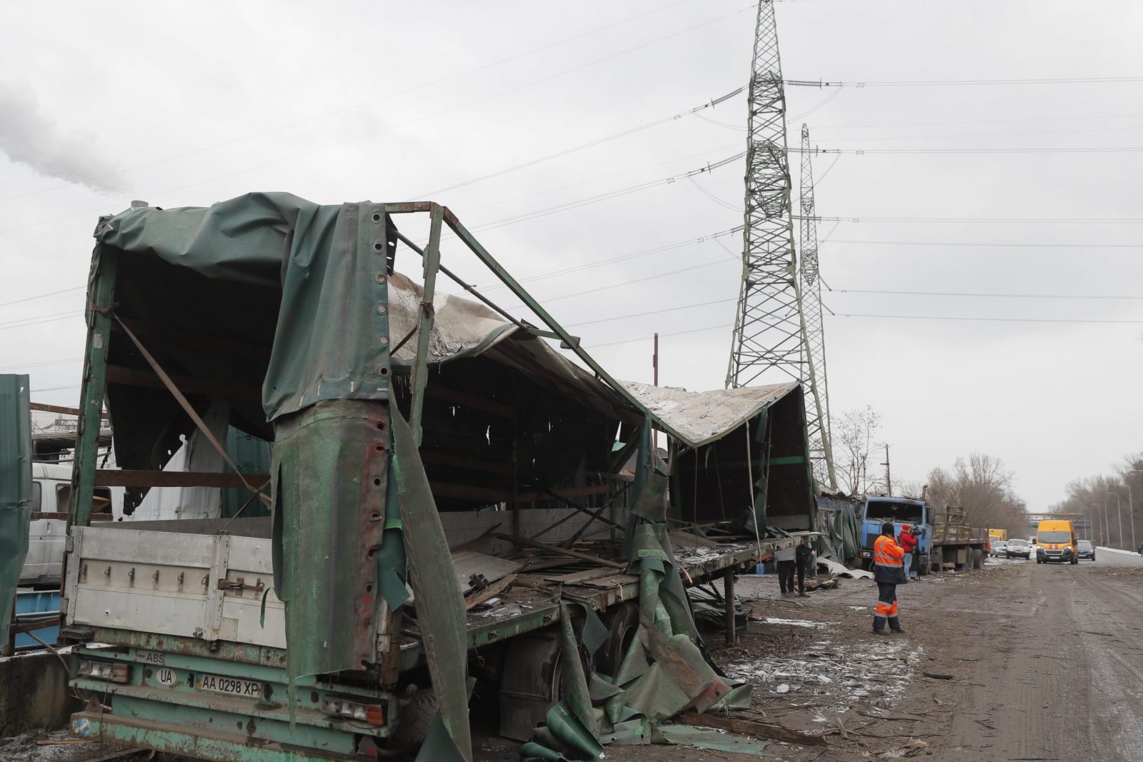 epa10431280 A damaged truck on the site after a misssile strike hit Kiyv, Ukraine, 26 January 2023. Russian missile strikes hit various energy infrastructure targets across Ukraine. According to Ukraine's energy minister Halushchenko, emergency power outages have been introduced and the most difficult situation were currently observed in Kyiv, Odesa and Vinnytsia oblasts.  EPA/SERGEY DOLZHENKO