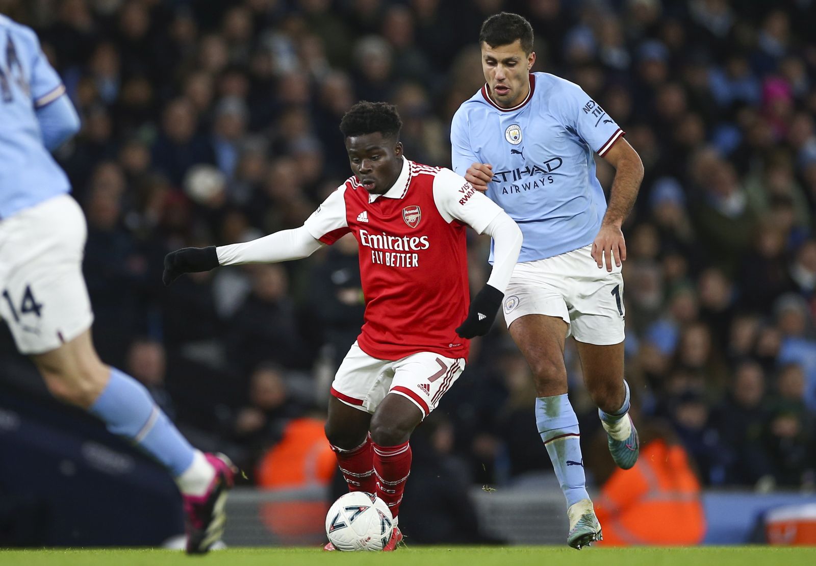 epa10434845  Bukayo Saka (L) of Arsenal in action against Rodri (R) of Manchester City during the 4th round FA Cup soccer match between Manchester City and Arsenal in Manchester, Britain, 27 January 2023.  EPA/ADAM VAUGHAN EDITORIAL USE ONLY. No use with unauthorized audio, video, data, fixture lists, club/league logos or 'live' services. Online in-match use limited to 120 images, no video emulation. No use in betting, games or single club/league/player publications.