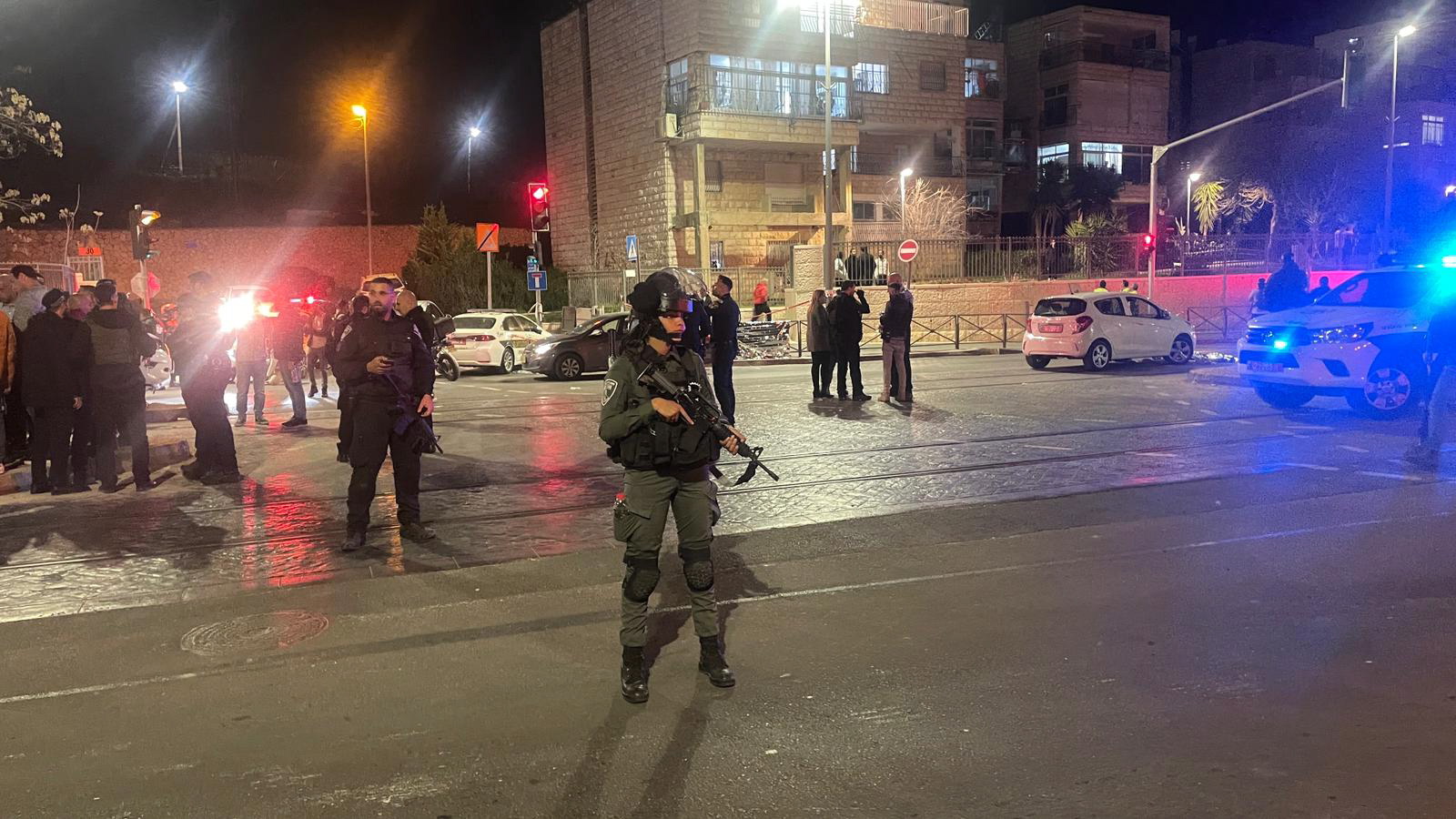 epa10434657 Emergency services work at the scene of a shooting at a synagogue in Neve Yaakov area of Jerusalem, Israel, 27 January 2023. According to a police spokesperson, at least eight people were killed and several injured in a shooting attack at a synagogue.  EPA/ATEF SAFADI