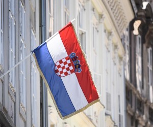 5.8.2022., Zagreb - Povodom obljetnice Dana domovinke zahvalnosti i Dana pobjede, gradjani su objesili zastave na balkone. Photo: Neva Zganec/PIXSELL