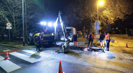 Novo puknuće cijevi u Zagrebu, po Savskoj cesti se izlila voda