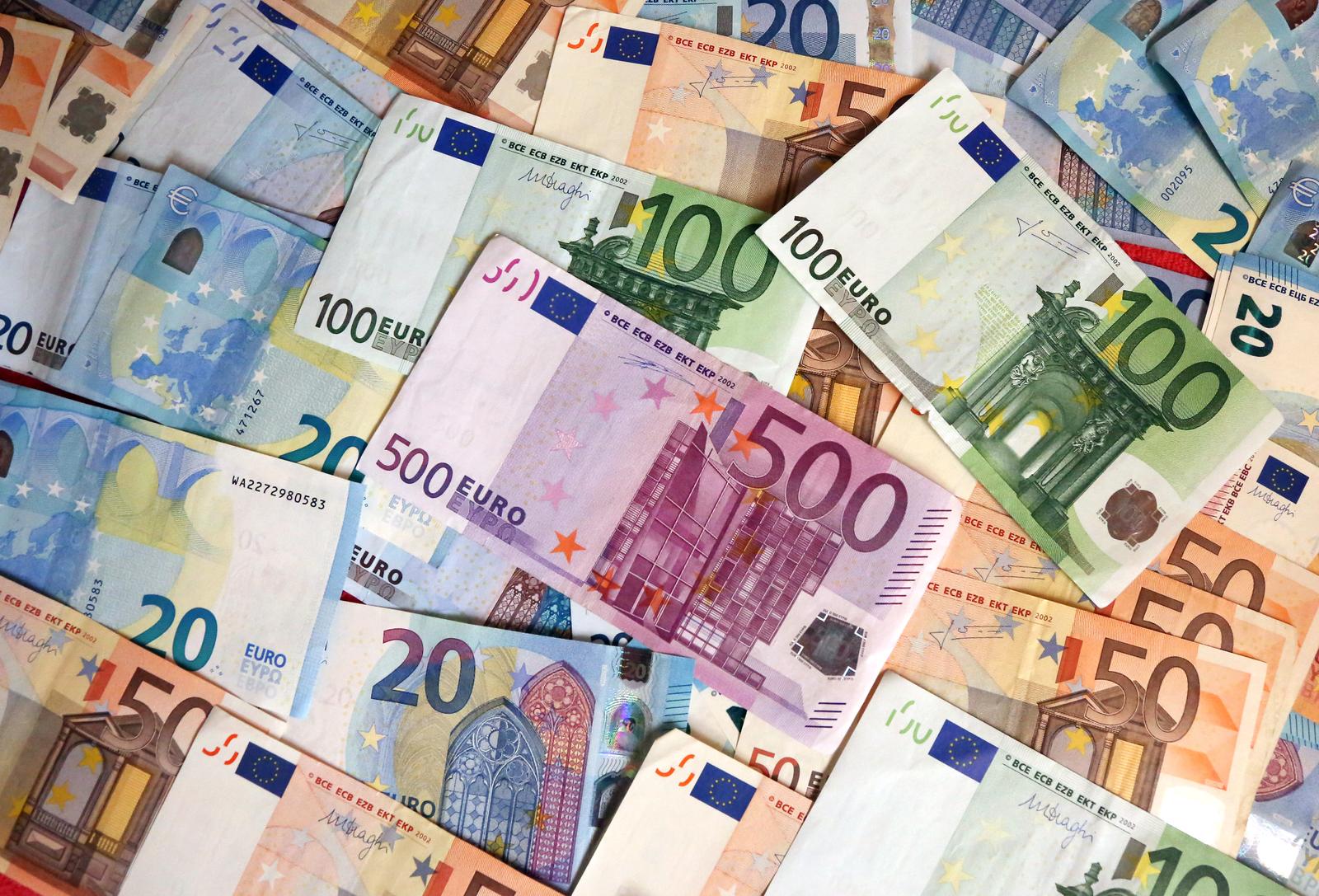 12.02.2016., Sibenik - Euro, jedinstvena europska valuta koja je u uporabi 1. sijecnja 1999. "nPhoto: Dusko Jaramaz/PIXSELL