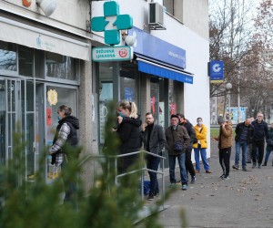 26.12.2022., Zagreb - Ispred dezurne ljekarne u Sigetu se stvorila guzva. Photo: Slaven Branislav Babic/PIXSELL