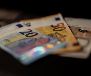 29.12.2022., Zadar -  Od 1. sijecnja 2023. euro će postati sluzbena valuta u Hrvatskoj i nakon 29 godina zamijeniti kunu. Photo: Sime Zelic/PIXSELL