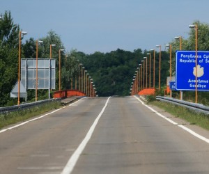 30.06.2016., Batina - Granicni prijelaz Batina koji je zatvoren iz sigurnosnih razloga zbog migranata. Tijekom danasnjeg dana na samom mostu bit ce postavljena ograda.rPhoto: Davor Javorovic/PIXSELL