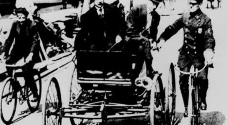 Prva kazna za brzinu naplaćena 28. siječnja 1896. u Londonu, 13 km/h bila je obijesna vožnja!