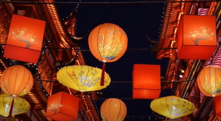 Pripreme za Proljetni festival: Stari dio grada Šangaja ukrašen stotinama lampiona